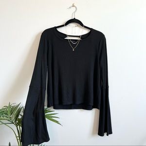 HOLLISTER Cropped Long Sleeve in Black